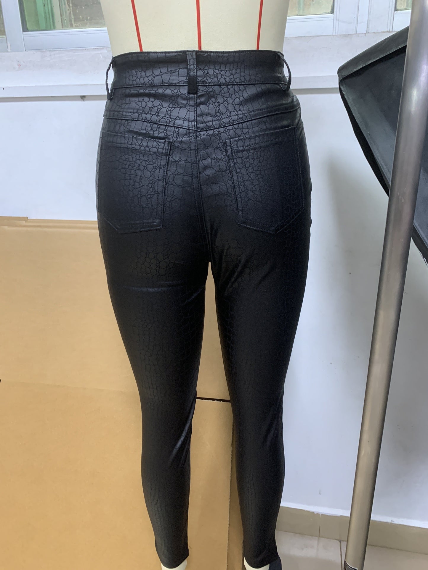 Jeans Skinny Revestido Feminino - Couro Sintético Cintura Alta, Jeans Elástico, Moda Outono