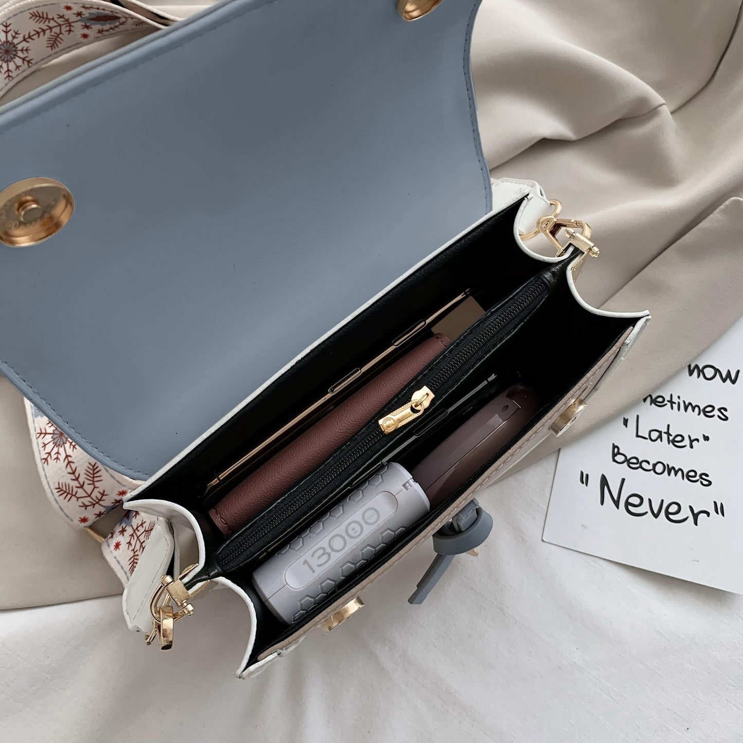 Bolsa de ombro com aba fashion - Bolsa transversal feminina com fivela e alça larga