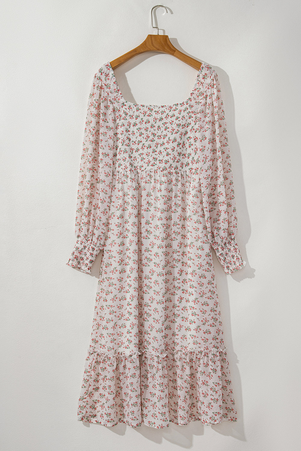 Vestido midi com estampa floral e decote quadrado
