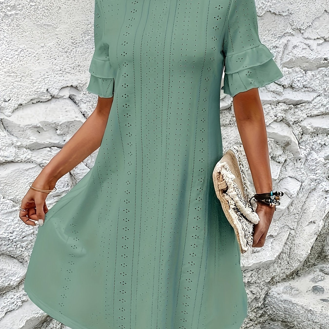 Vestido com gola redonda bordado com ilhós, manga casual com babados para primavera/verão.