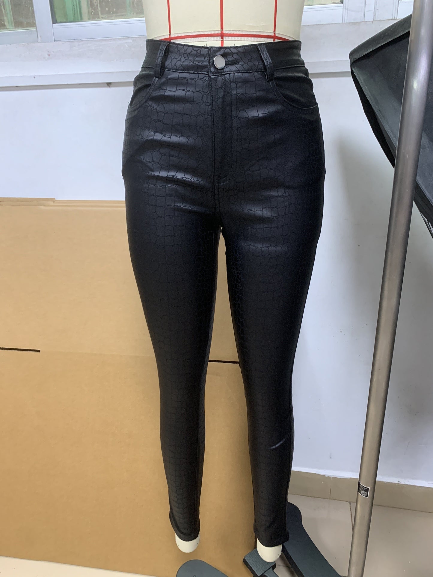 Jeans Skinny Revestido Feminino - Couro Sintético Cintura Alta, Jeans Elástico, Moda Outono