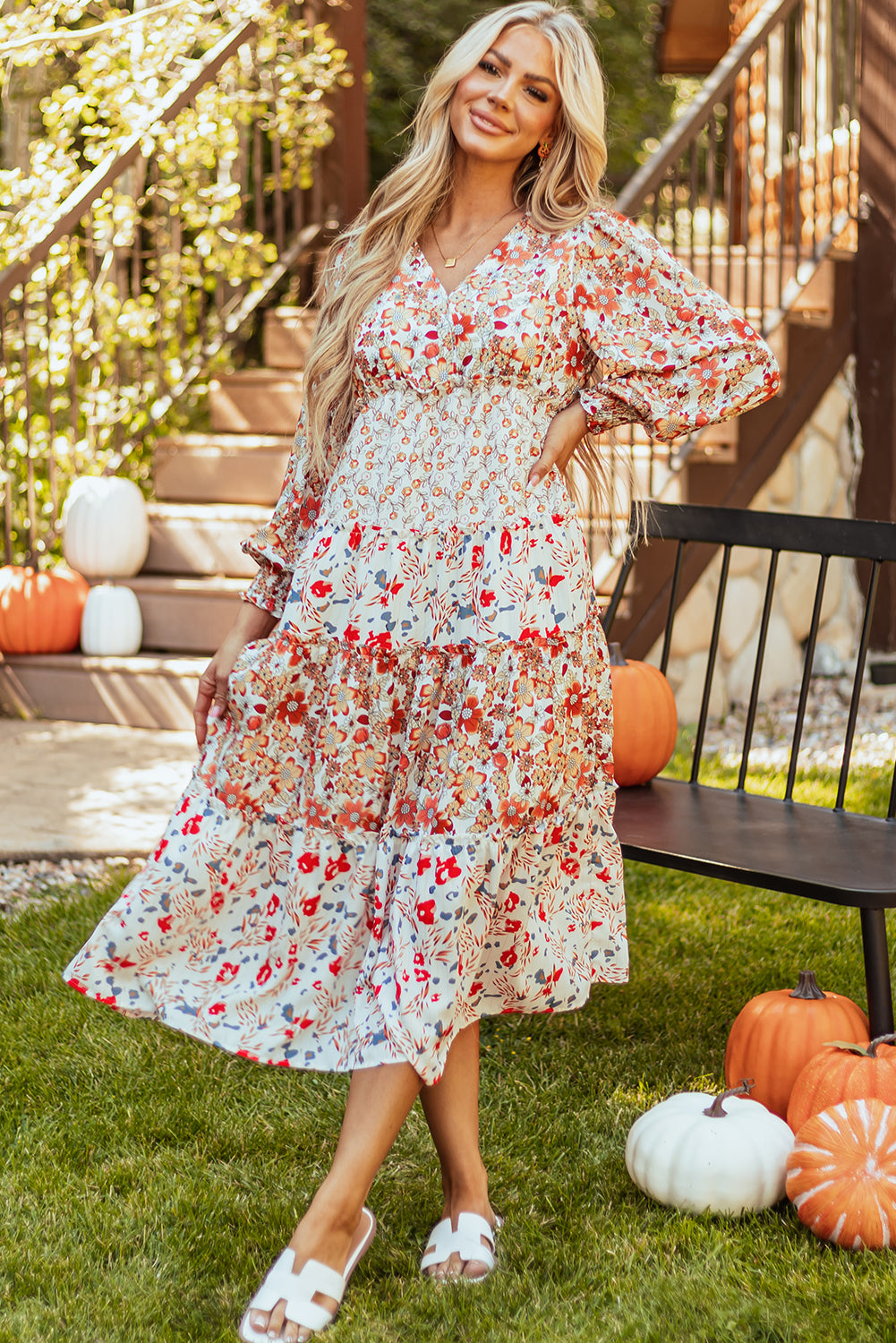 Vestido midi de manga comprida com babados e estampa floral