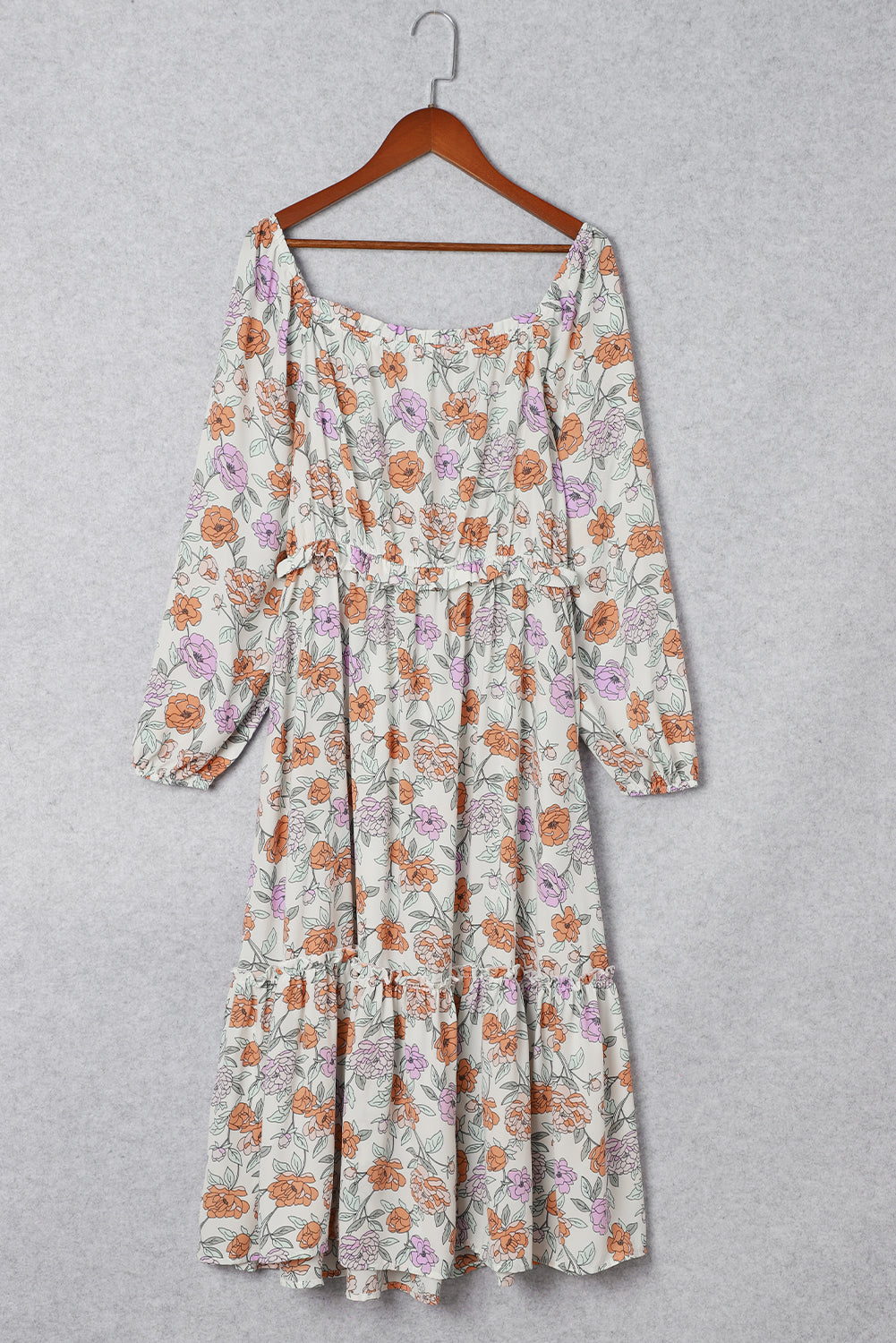 Vestido com bolsos e manga comprida com babados florais