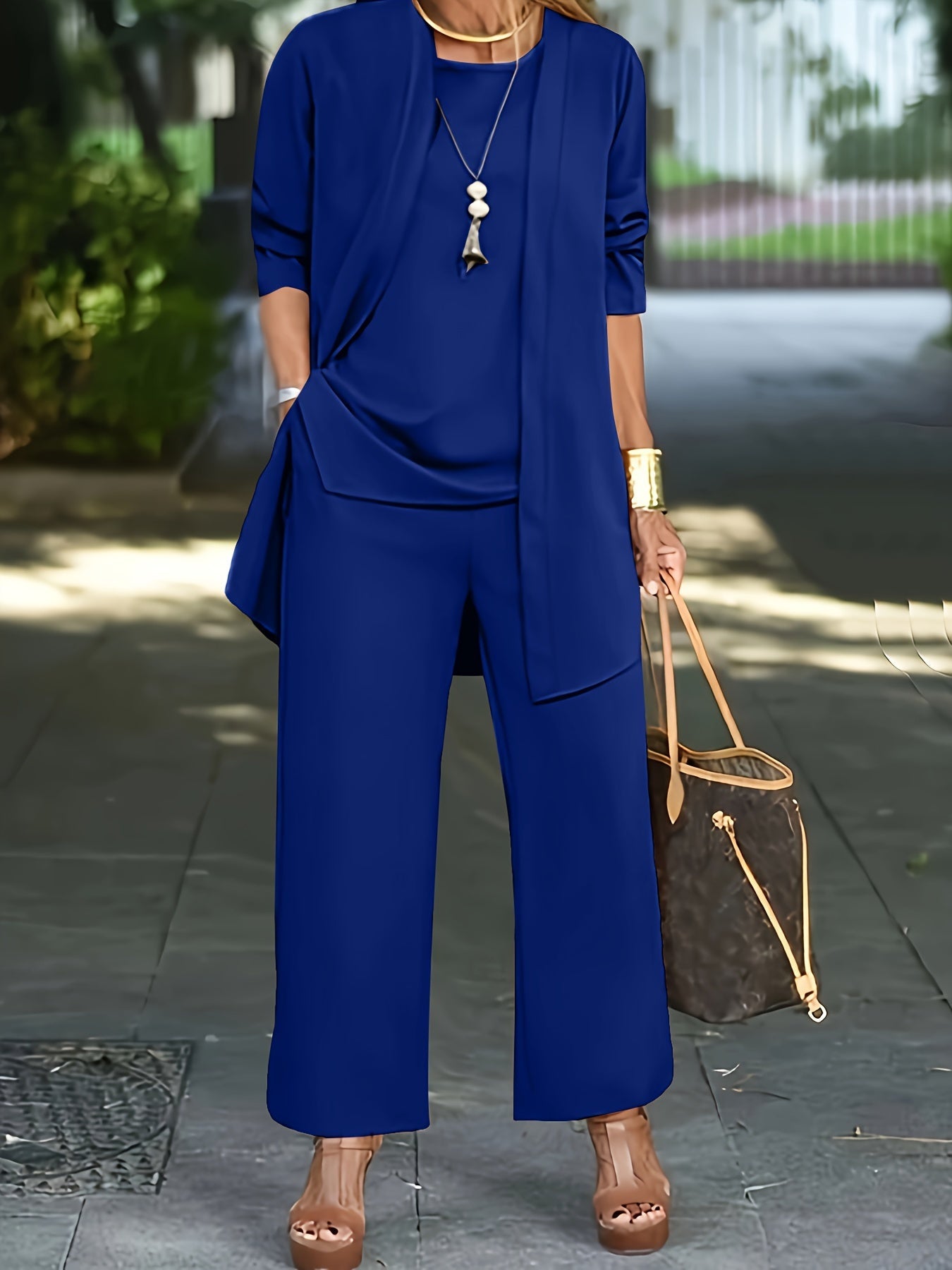 Lässiges dreiteiliges Set, Strickjacke, Top & Hose