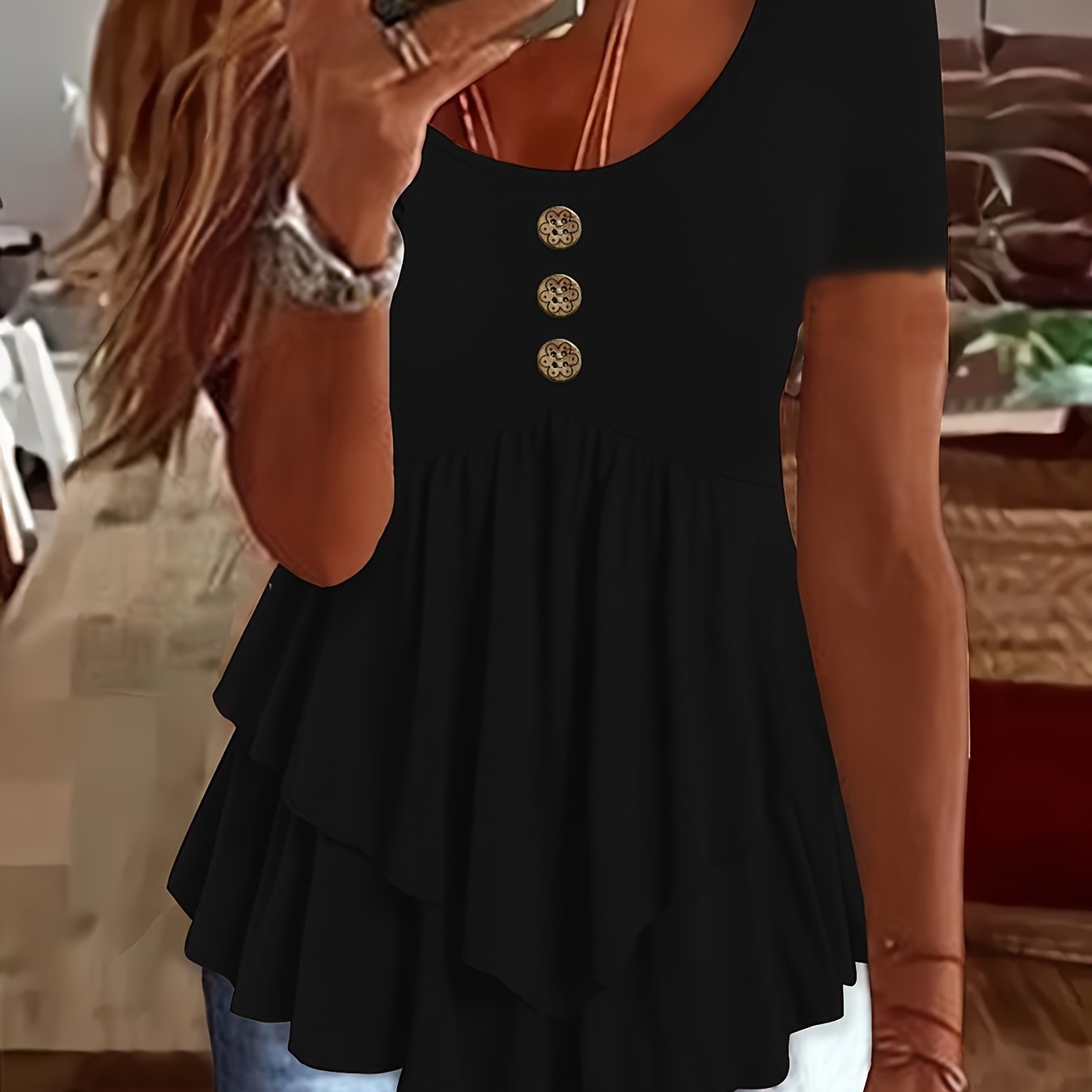 Camiseta de gola redonda de cor sólida, blusa flare com botões na frente e em camadas para primavera/verão.