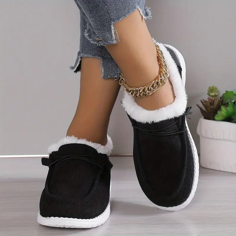 Damen-Schlupfstiefel aus Plüschsamt – gemütliche runde Zehenpartie, warmes Futter, rutschfeste Sohle