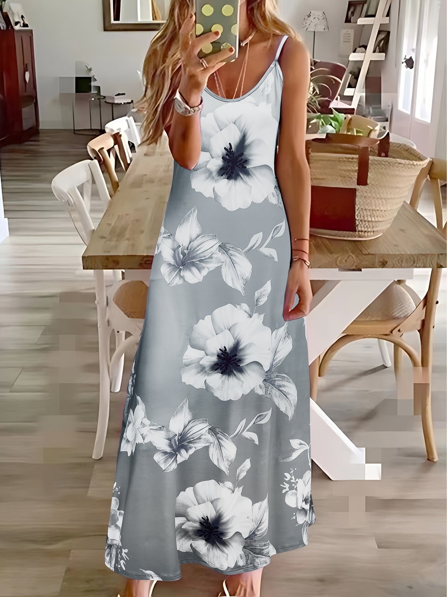 Vestido cami floral com alças finas, casual, comprimento até o tornozelo.