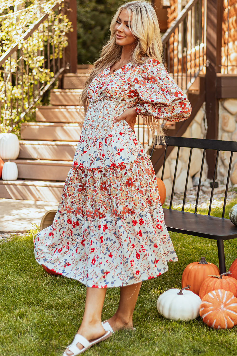 Vestido midi de manga comprida com babados e estampa floral