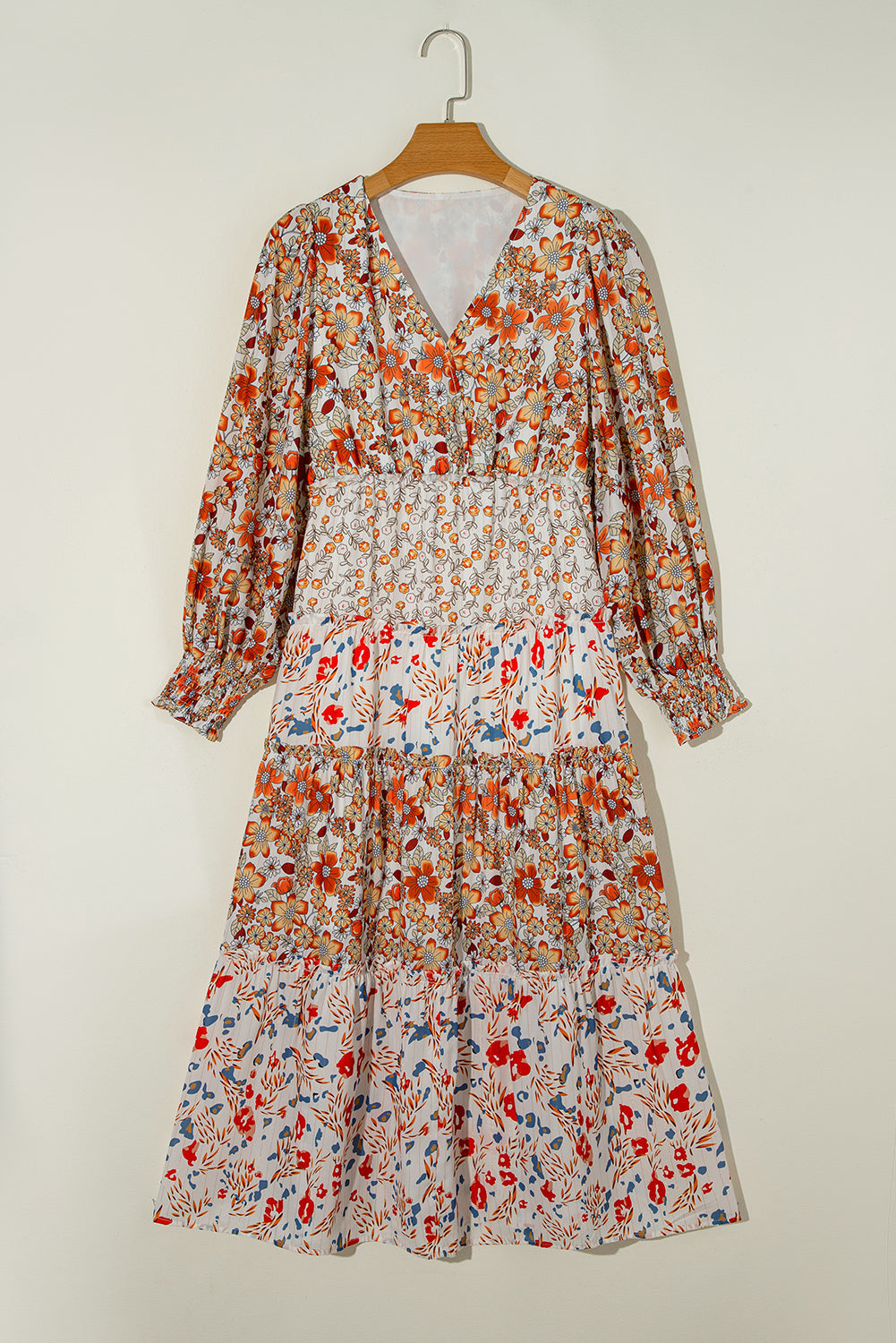 Vestido midi de manga comprida com babados e estampa floral