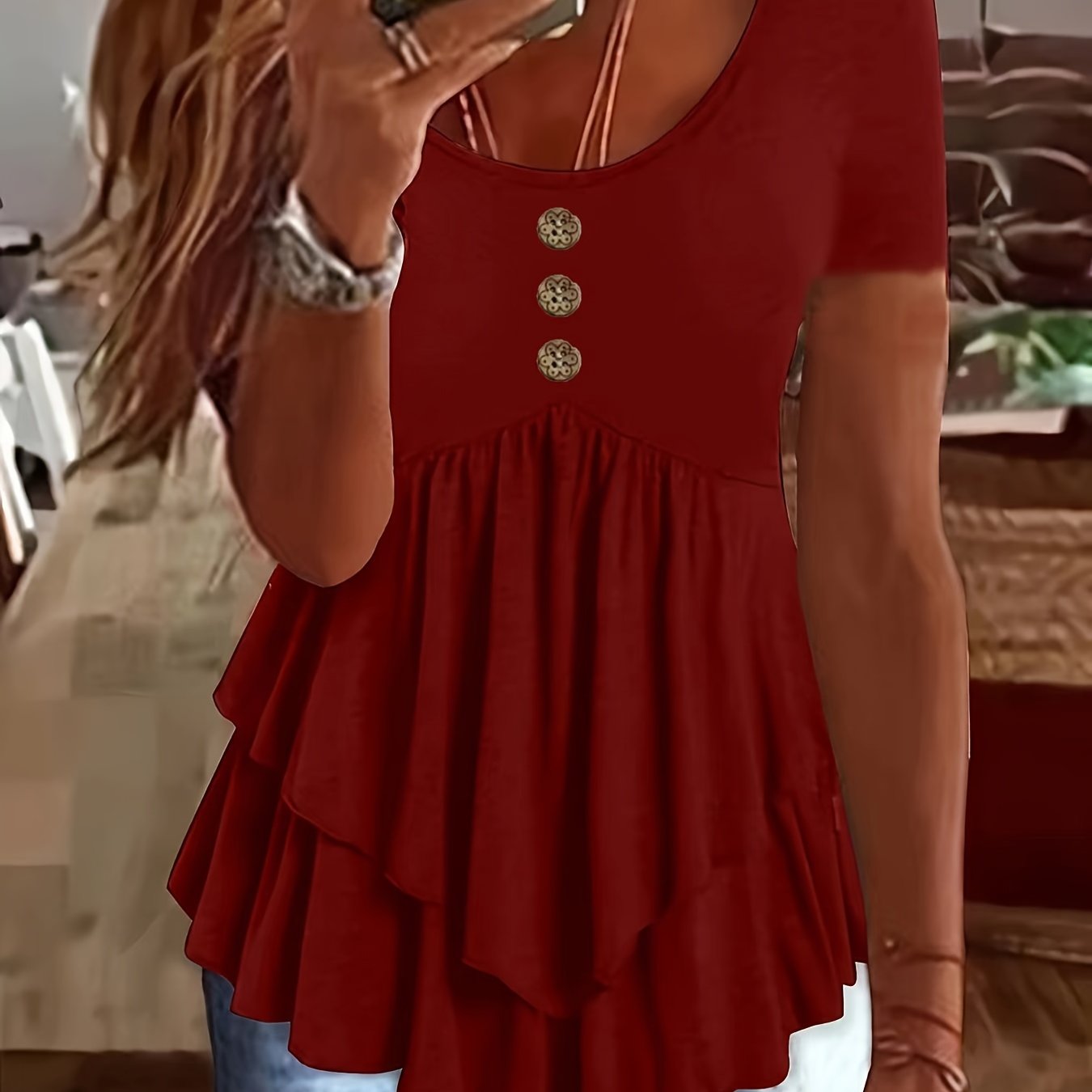 Camiseta de gola redonda de cor sólida, blusa flare com botões na frente e em camadas para primavera/verão.