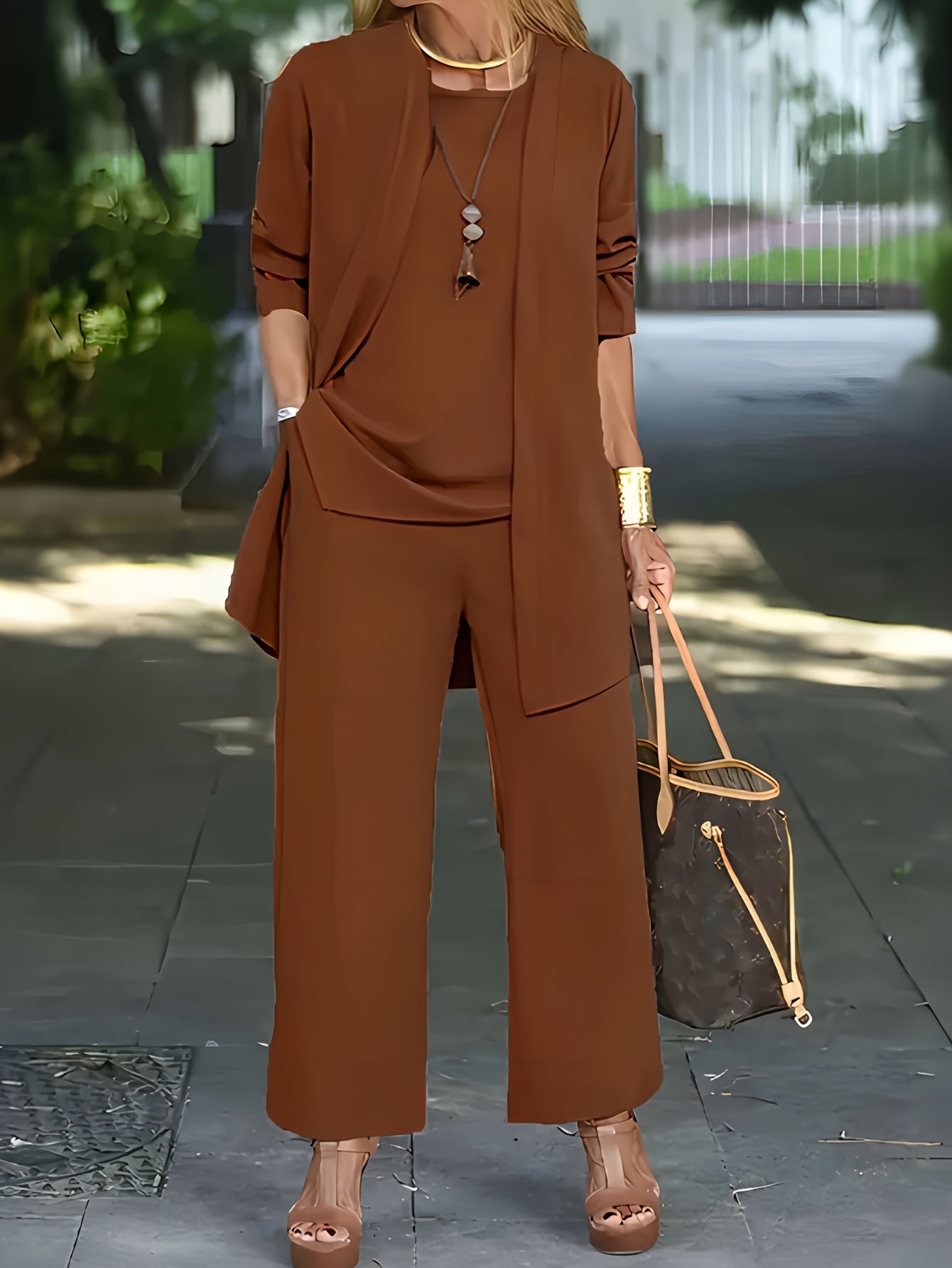Lässiges dreiteiliges Set, Strickjacke, Top & Hose