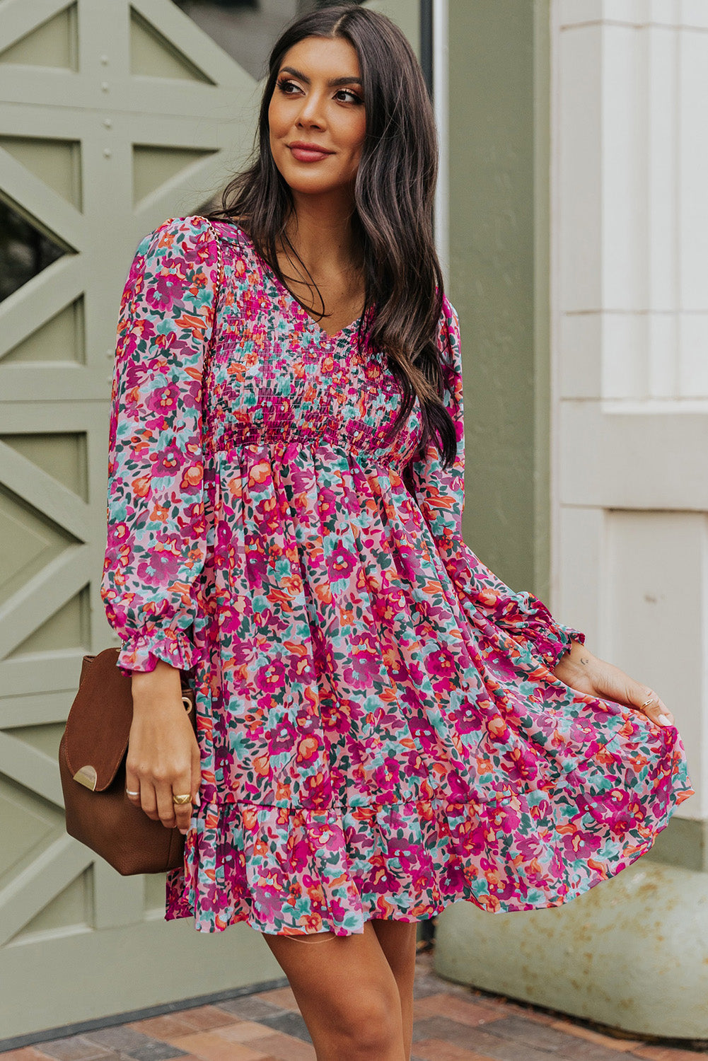 Vestidos florais com mangas bufantes e franzidos
