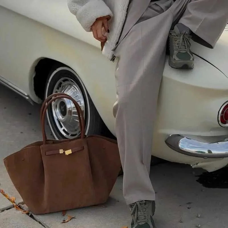 Riley™ - Bolsa de axila em camurça de couro micro
