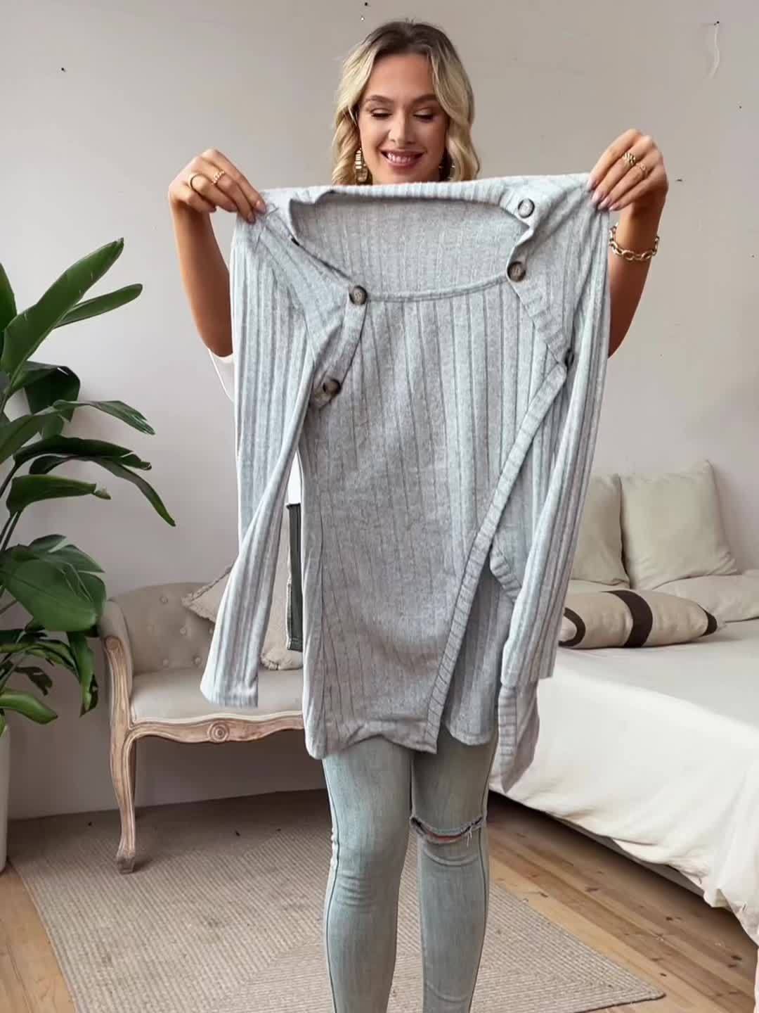 Camiseta de malha slim fit com gola quadrada, decoração de botões e bainha com fenda
