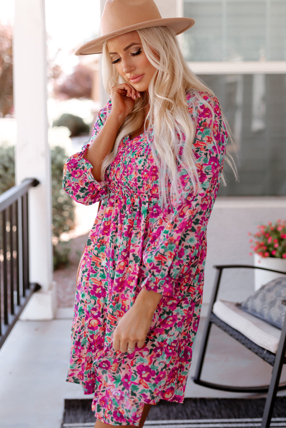 Vestidos florais com mangas bufantes e franzidos