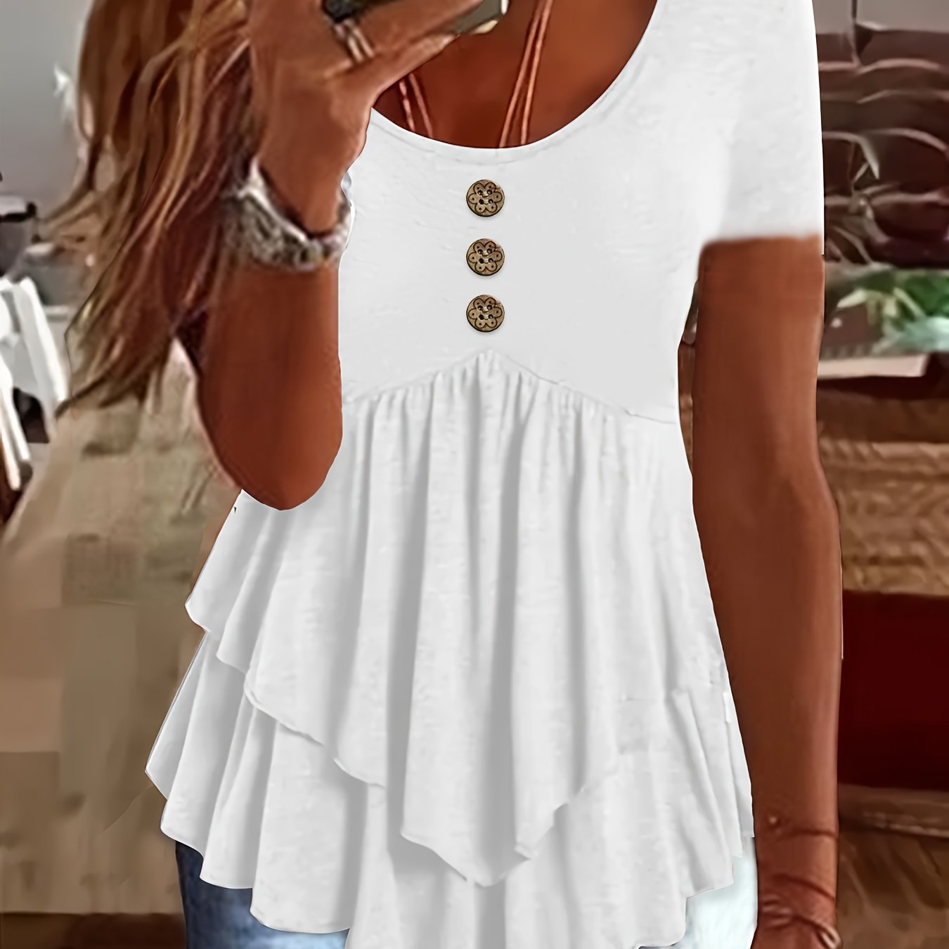 Camiseta de gola redonda de cor sólida, blusa flare com botões na frente e em camadas para primavera/verão.