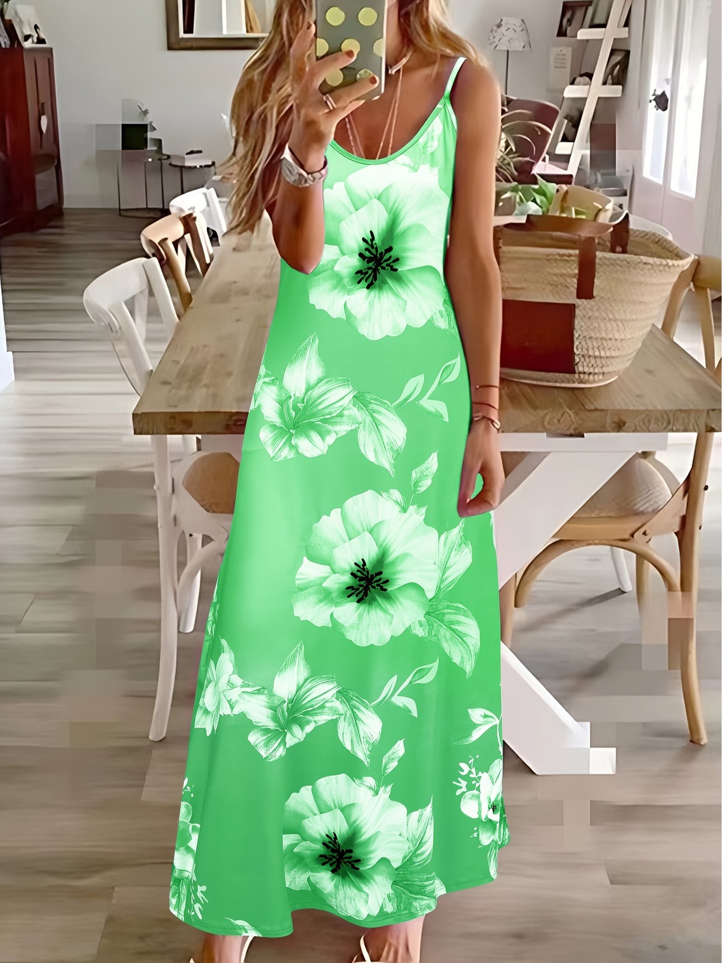 Vestido cami floral com alças finas, casual, comprimento até o tornozelo.