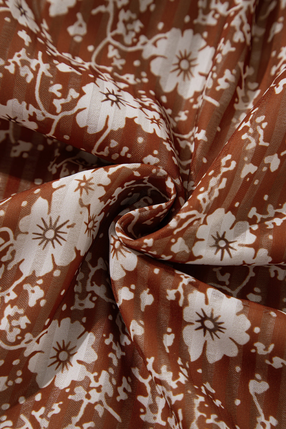 Vestido curto com babados florais e manga bufante estilo boho