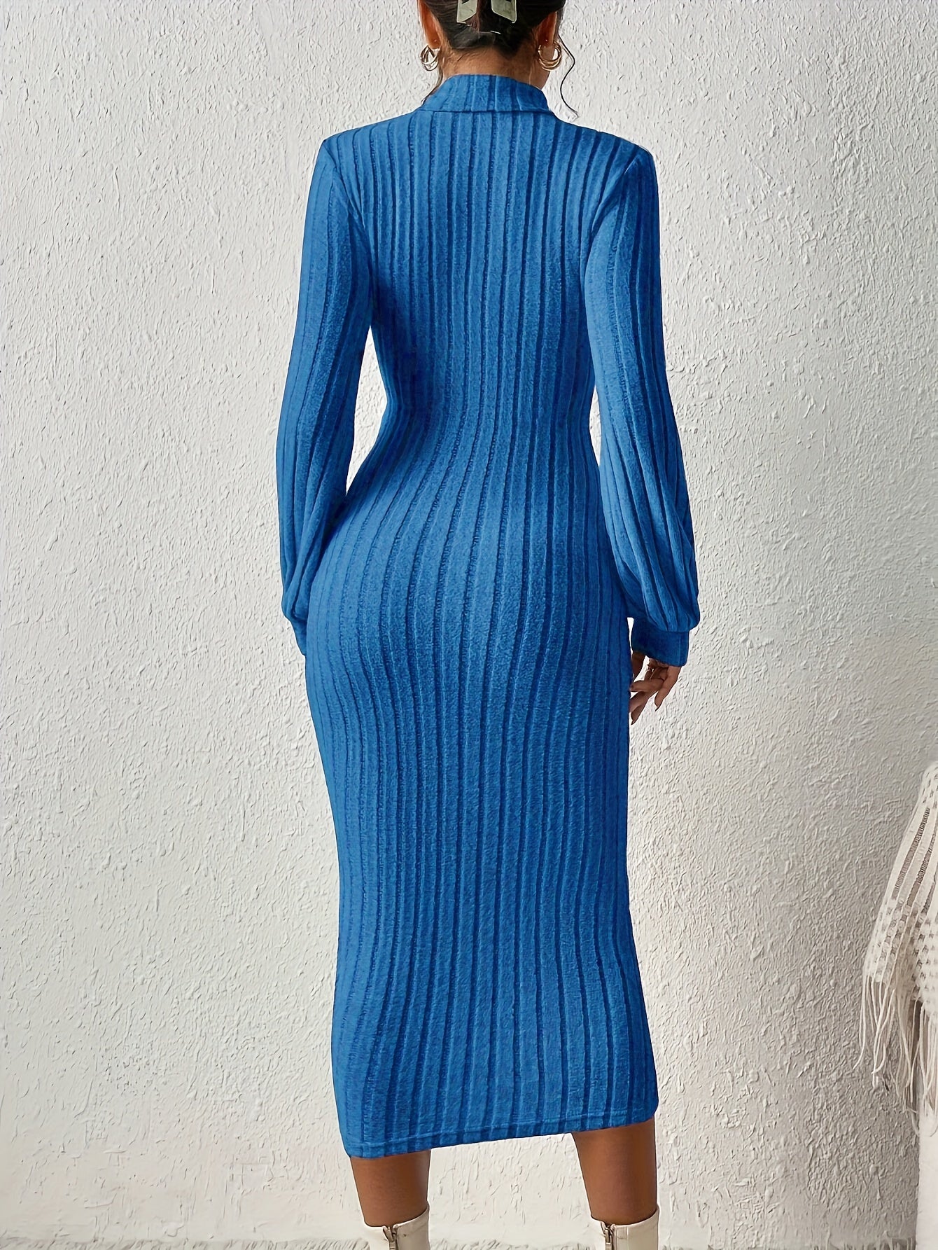 Vestido justo com nervuras, gola alta elegante, manga comprida, para mulheres.