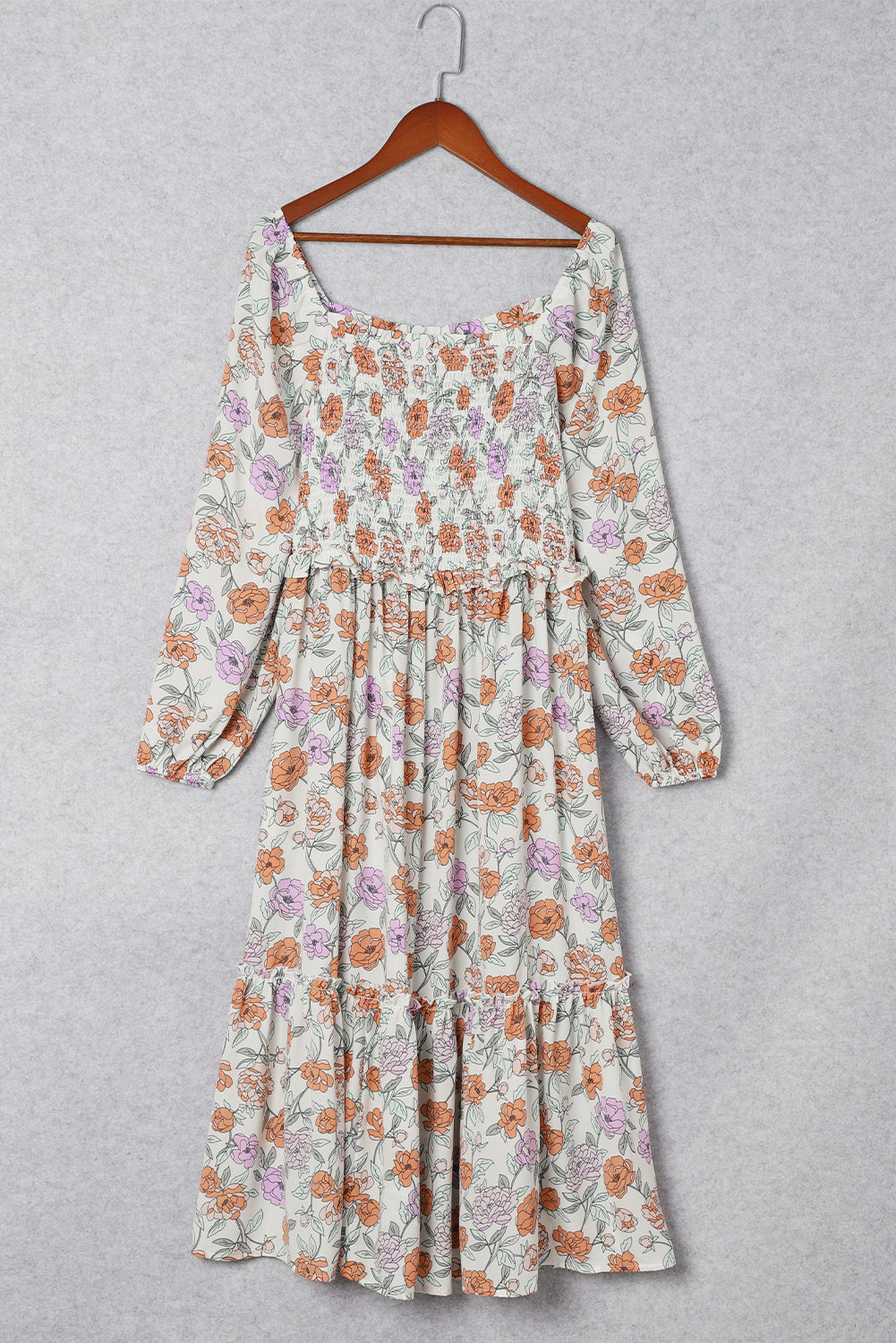 Vestido com bolsos e manga comprida com babados florais