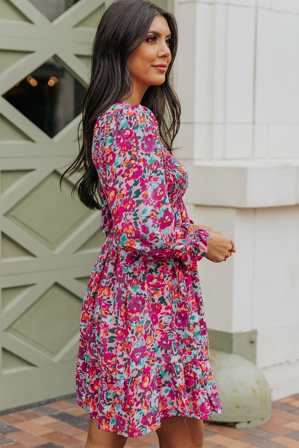 Vestidos florais com mangas bufantes e franzidos