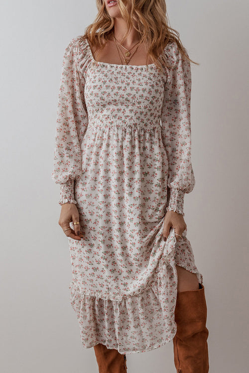 Vestido midi com estampa floral e decote quadrado