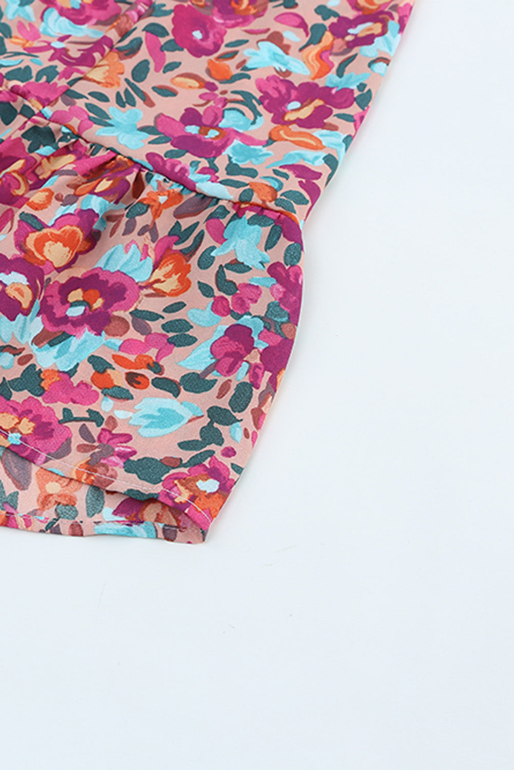 Vestidos florais com mangas bufantes e franzidos