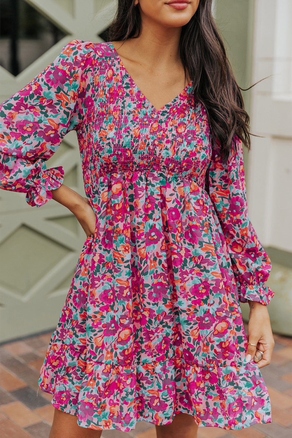 Vestidos florais com mangas bufantes e franzidos
