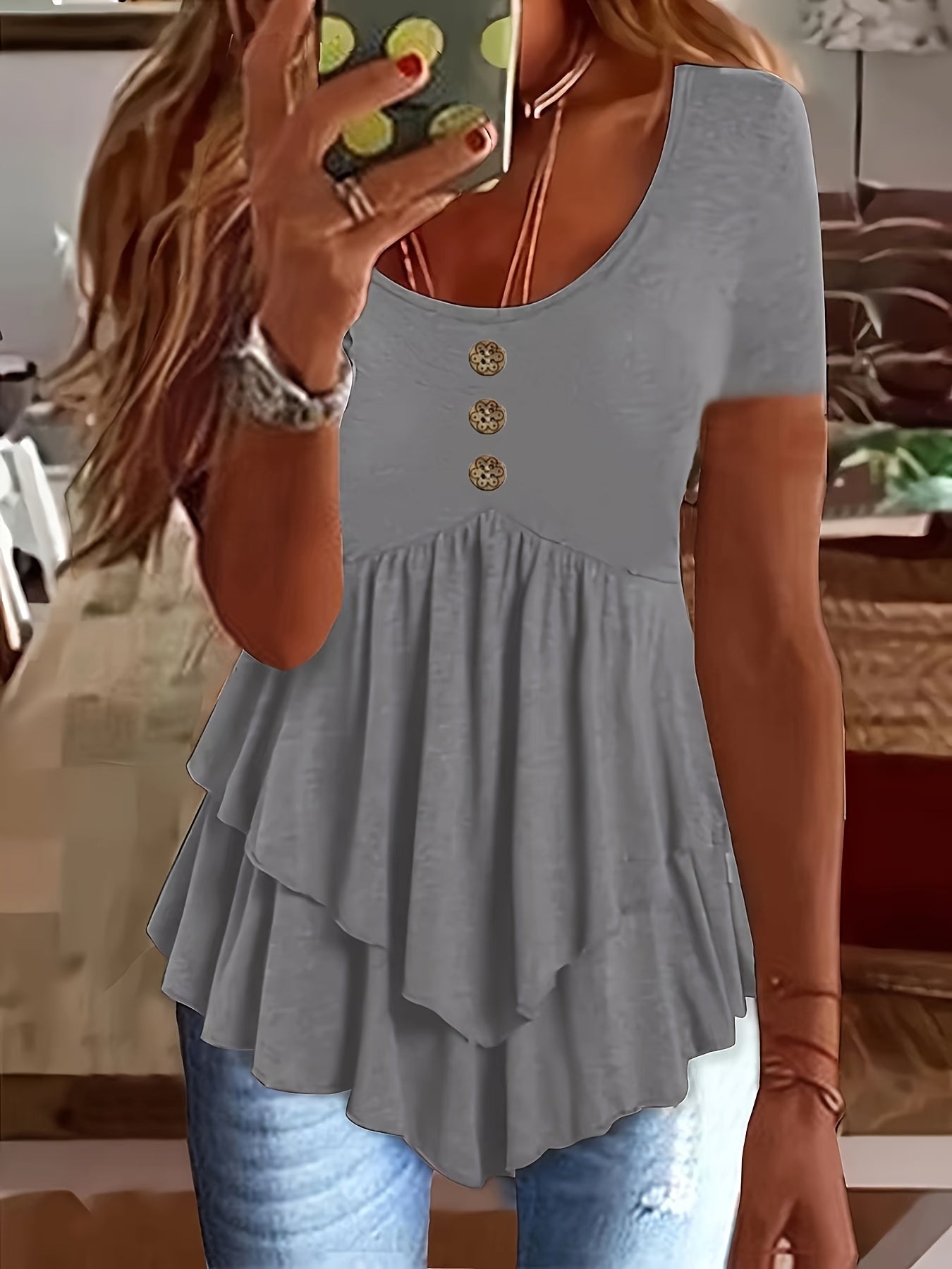 Camiseta de gola redonda de cor sólida, blusa flare com botões na frente e em camadas para primavera/verão.