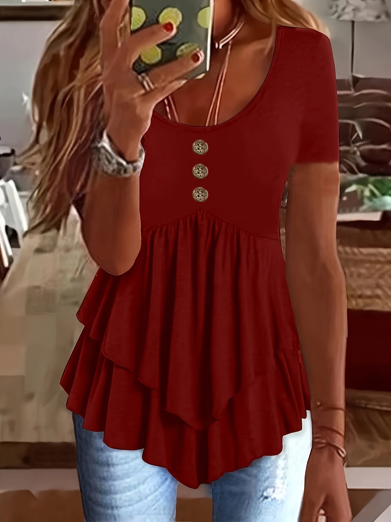 Camiseta de gola redonda de cor sólida, blusa flare com botões na frente e em camadas para primavera/verão.