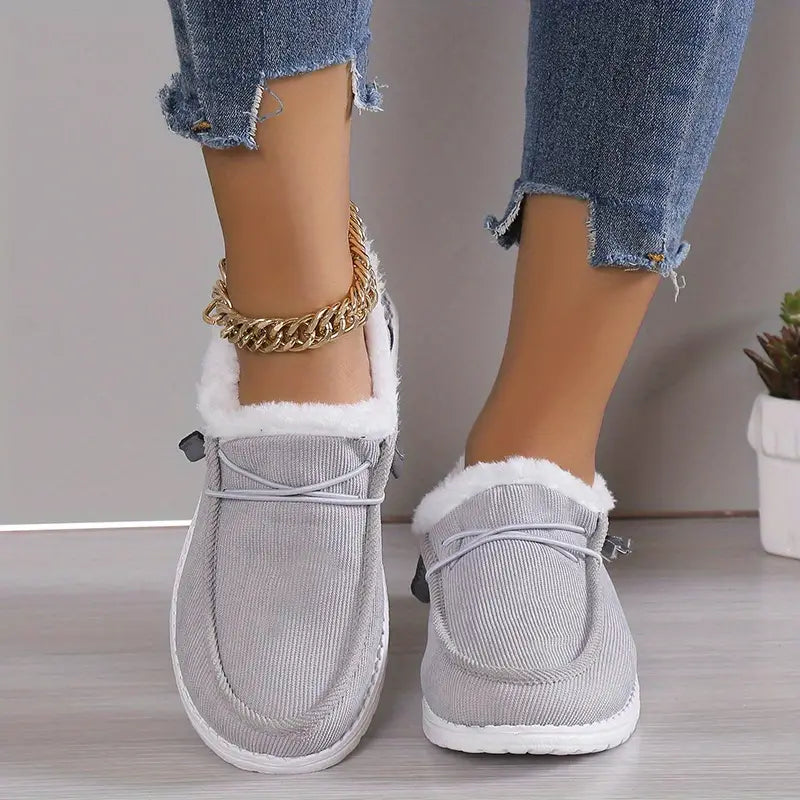 Damen-Schlupfstiefel aus Plüschsamt – gemütliche runde Zehenpartie, warmes Futter, rutschfeste Sohle