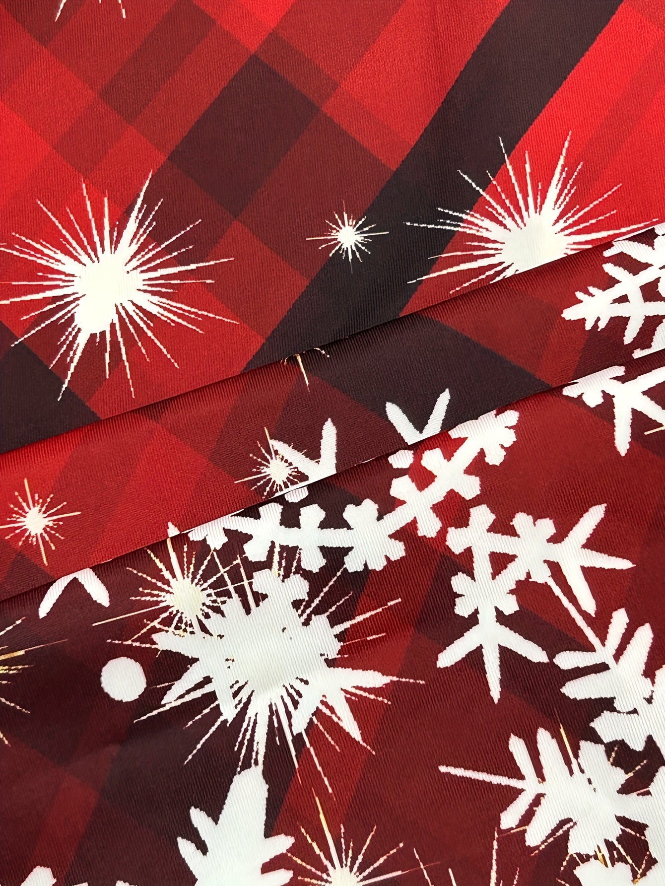 Langärmliges Midikleid mit Weihnachtsdruck und Rundhalsausschnitt für Herbst und Winter.
