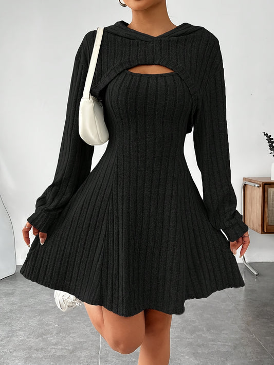 Conjunto de vestido canelado, casaco com capuz e vestido regata em corte A.