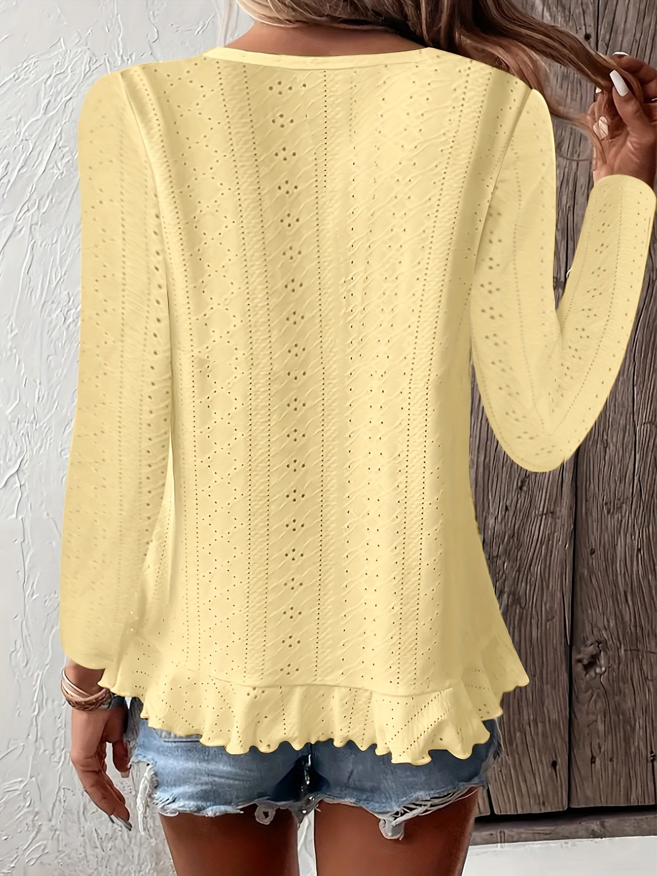 Camiseta feminina de manga comprida com babados e gola redonda, elegante e estilosa, primavera e outono, confortável e respirável, tecido jacquard de cor sólida