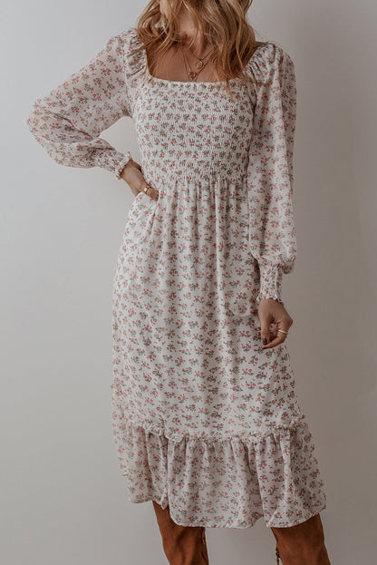 Vestido midi com estampa floral e decote quadrado