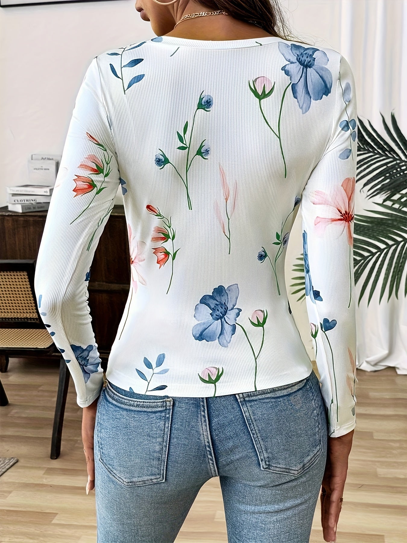 Camiseta casual de poliéster com estampa floral e gola redonda, 200g/㎡, comprimento regular, tecido de malha, para mulheres, primavera/verão