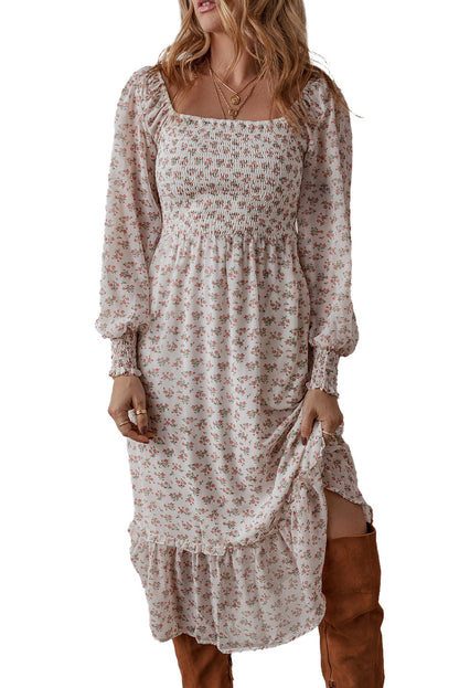 Vestido midi com estampa floral e decote quadrado