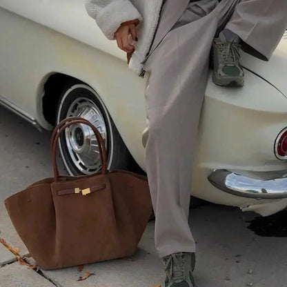 Riley™ - Bolsa de axila em camurça de couro micro