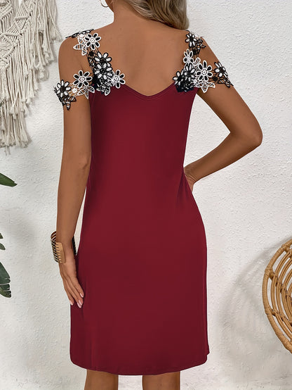 Vestido com ombros descobertos e apliques florais, decote em V, vestido casual para festas.