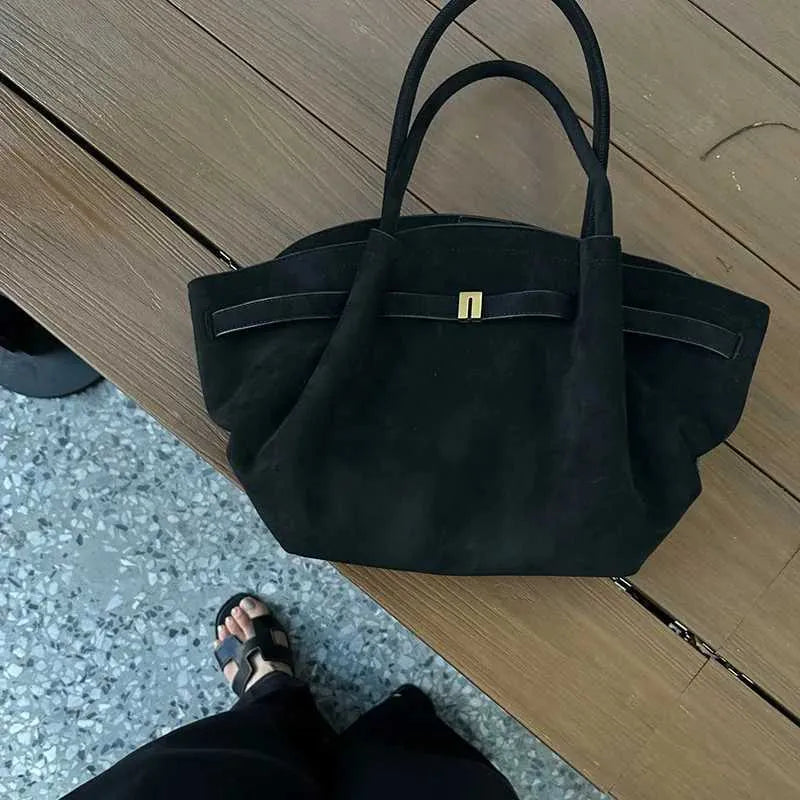 Riley™ - Bolsa de axila em camurça de couro micro