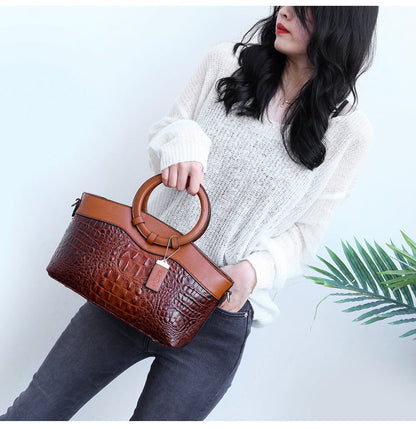 Ella™ – Elegante handgefertigte Kroko-Ledertasche