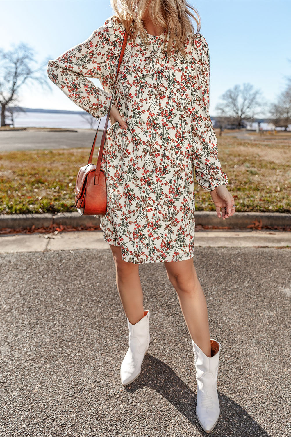 Vestido curto de manga comprida com estampa floral