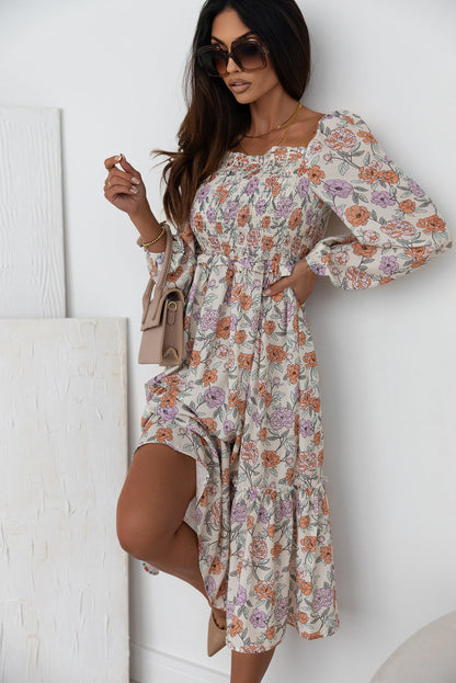 Vestido com bolsos e manga comprida com babados florais