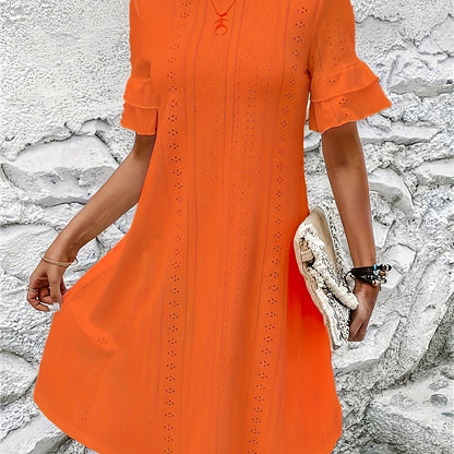 Vestido com gola redonda bordado com ilhós, manga casual com babados para primavera/verão.