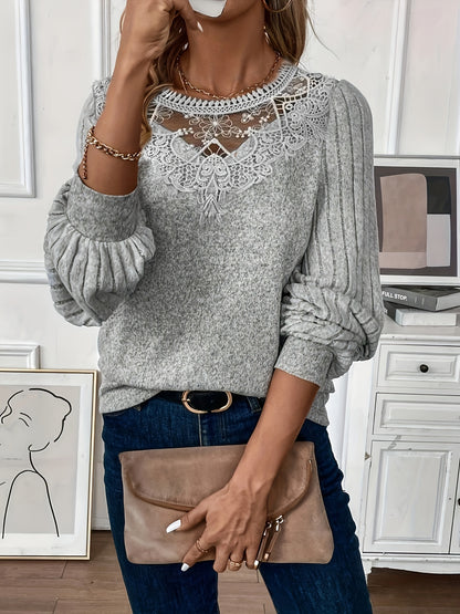 Camiseta elegante de gola redonda com renda contrastante e manga comprida para primavera e outono.