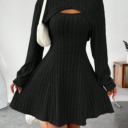 Conjunto de vestido canelado, casaco com capuz e vestido regata em corte A.