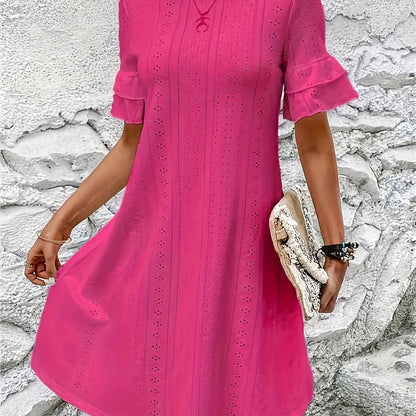 Vestido com gola redonda bordado com ilhós, manga casual com babados para primavera/verão.