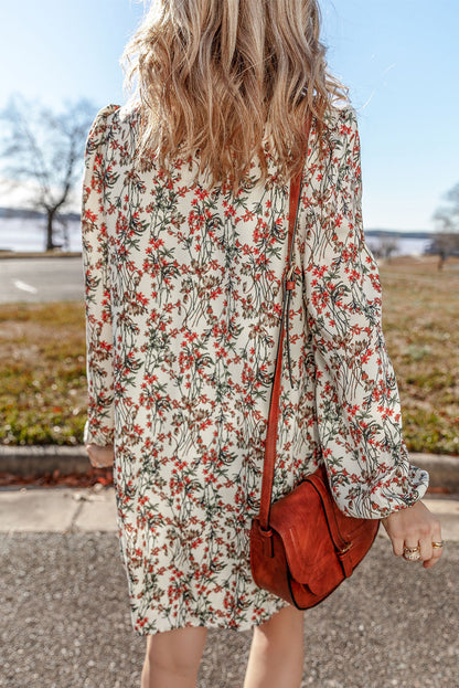 Vestido curto de manga comprida com estampa floral