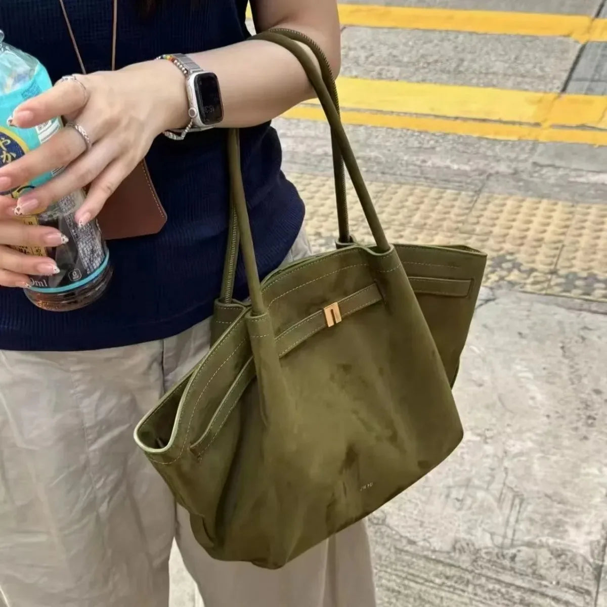 Riley™ - Bolsa de axila em camurça de couro micro