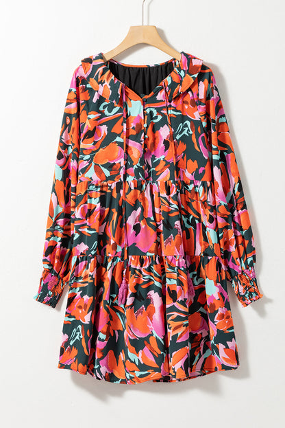 Vestido curto com borlas e babados florais